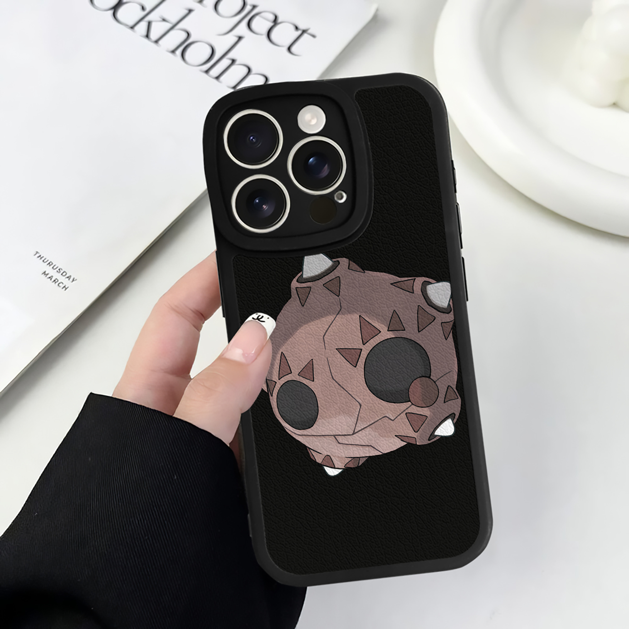 （画像用） ポケットモンスター Pokémon 【iPhone 16シリーズ対応】シリコンスマホケース（レザー調） 材質：シリコン
